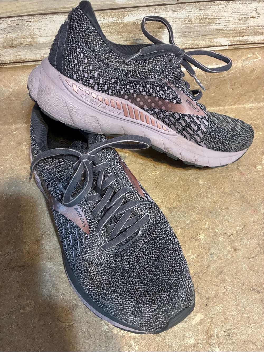 Brooks Size 9.5 Wide Women's Gray and Pink Knit Running Sneakers